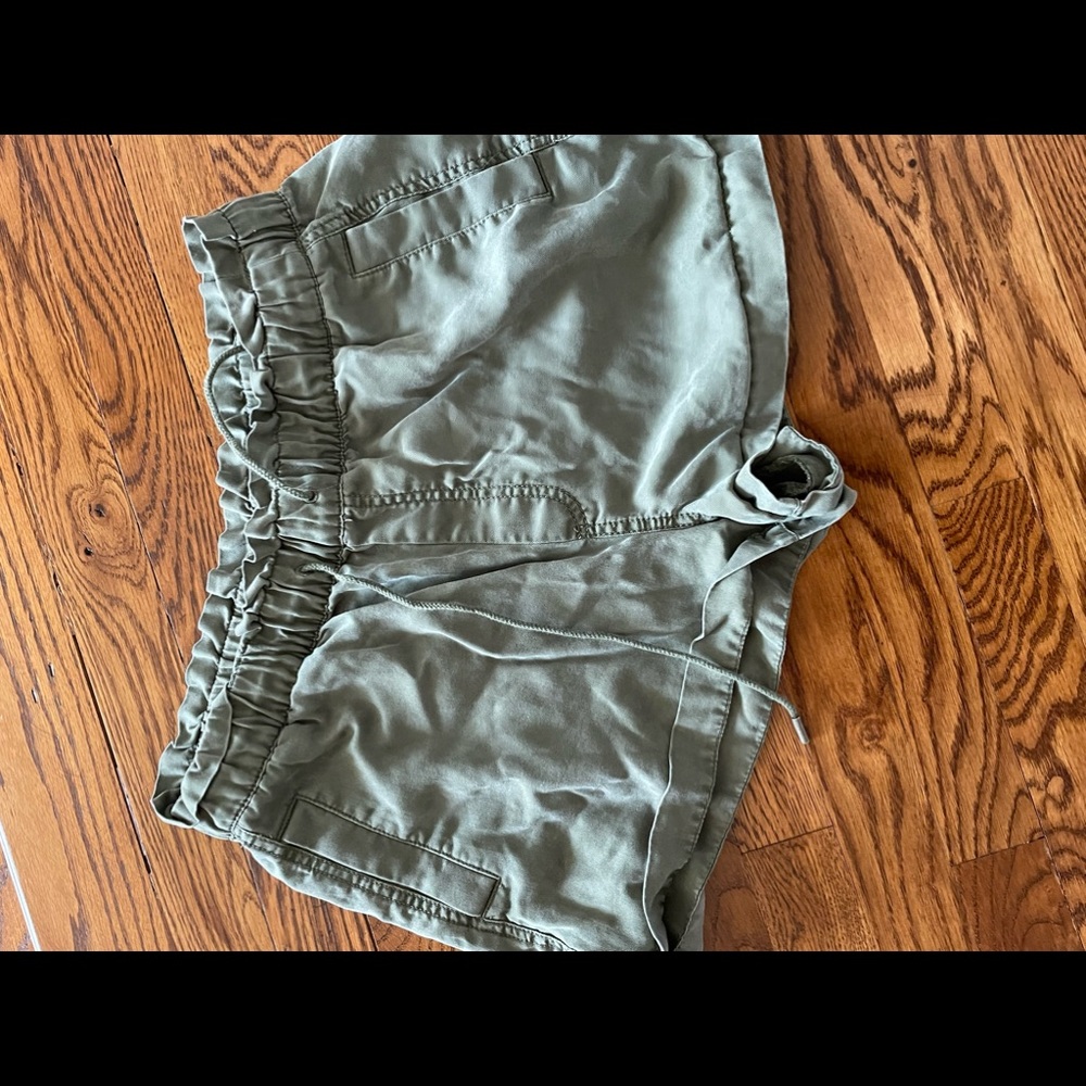 Loft drawstring shorts olive